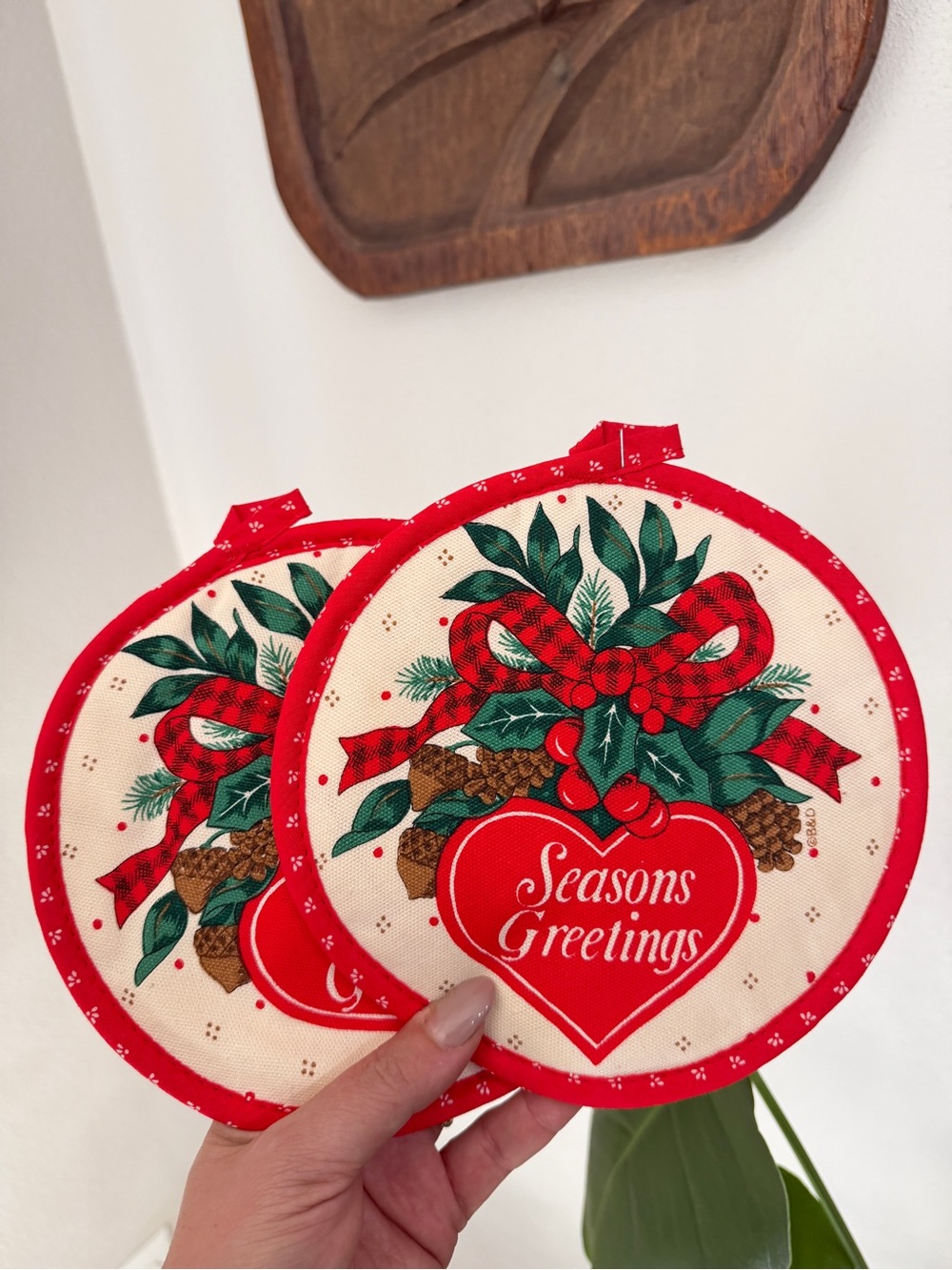 Vintage 1988 Seasons Greetings Christmas Pot Holders Set of 2 Holiday Decor